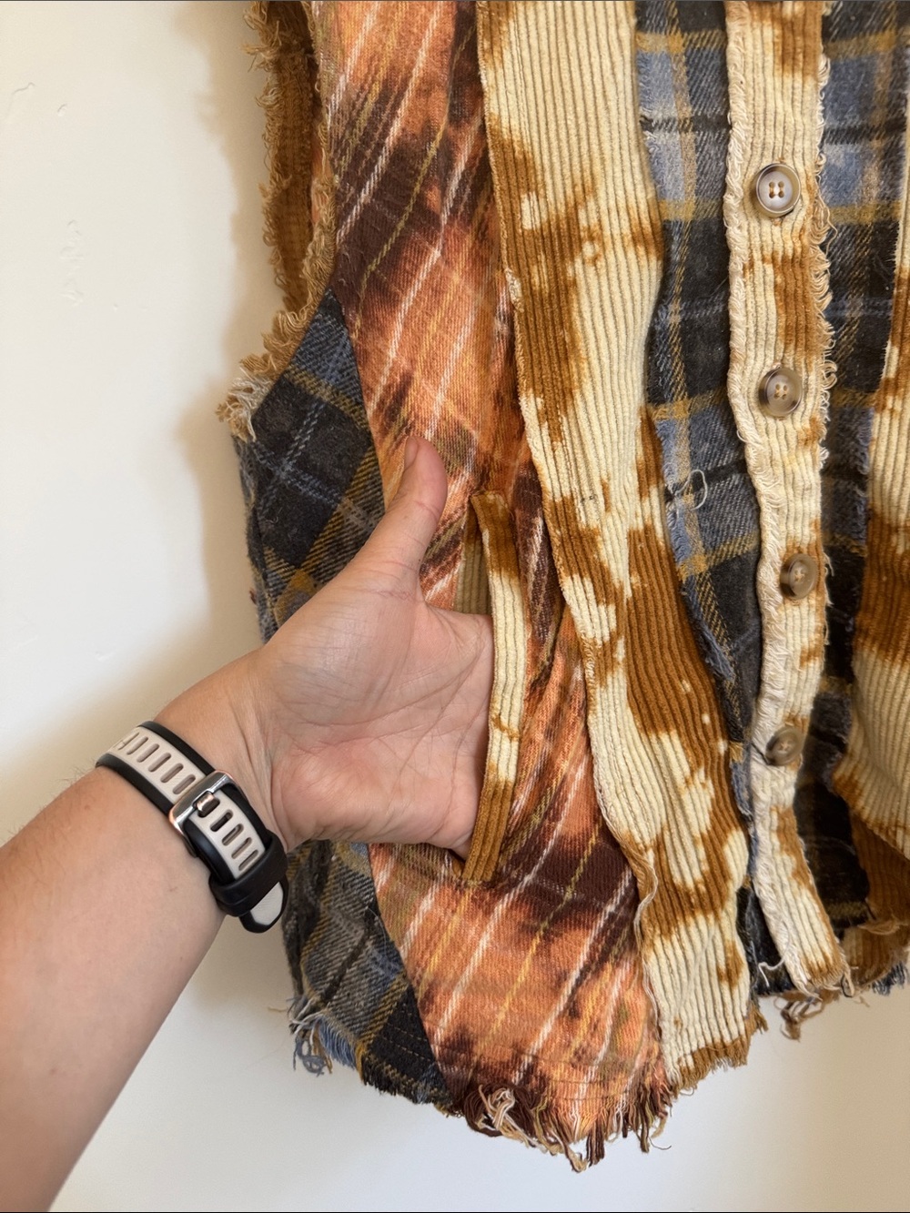 BKE Patchwork Button-Down Hooded Sleeveless Shirt in Rust, Blue, Cream - Picture 4 of 5